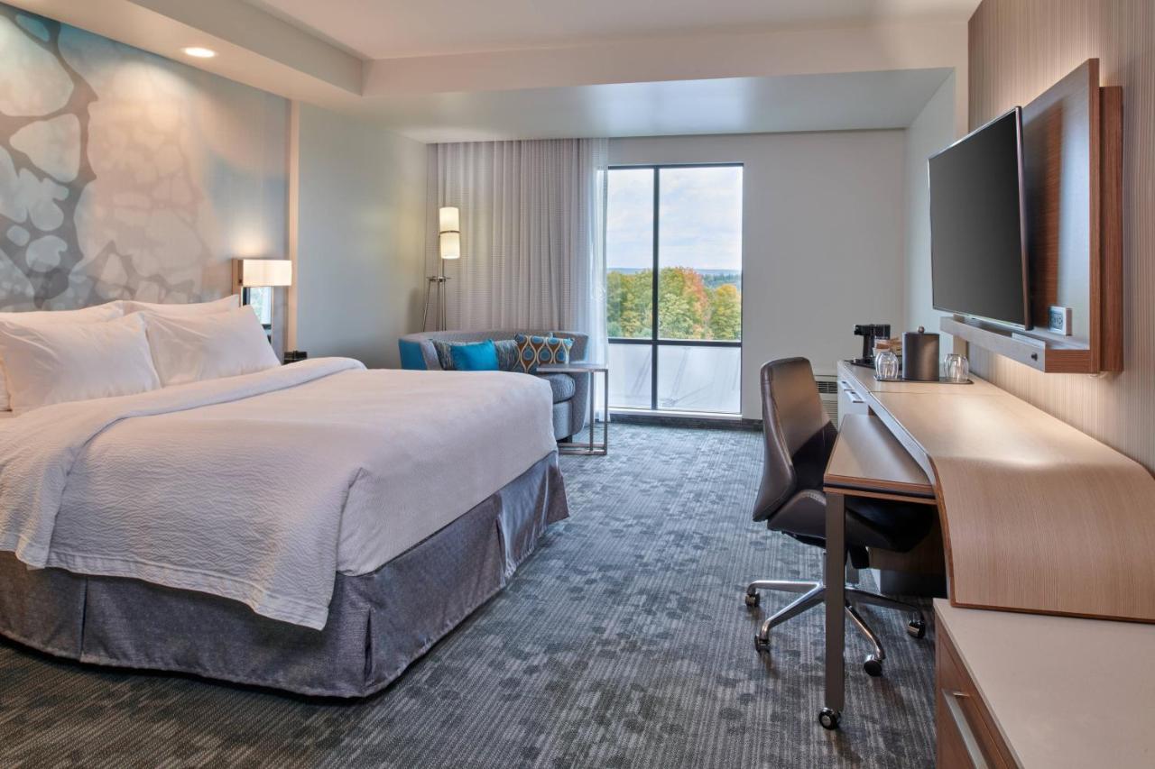 Courtyard By Marriott Petoskey At Victories Square Hotel Luaran gambar